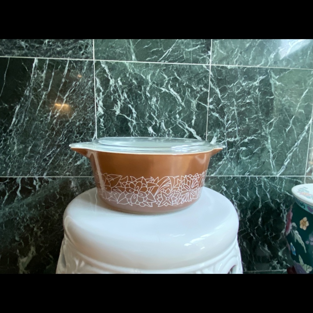 Vintage woodland Pyrex with top